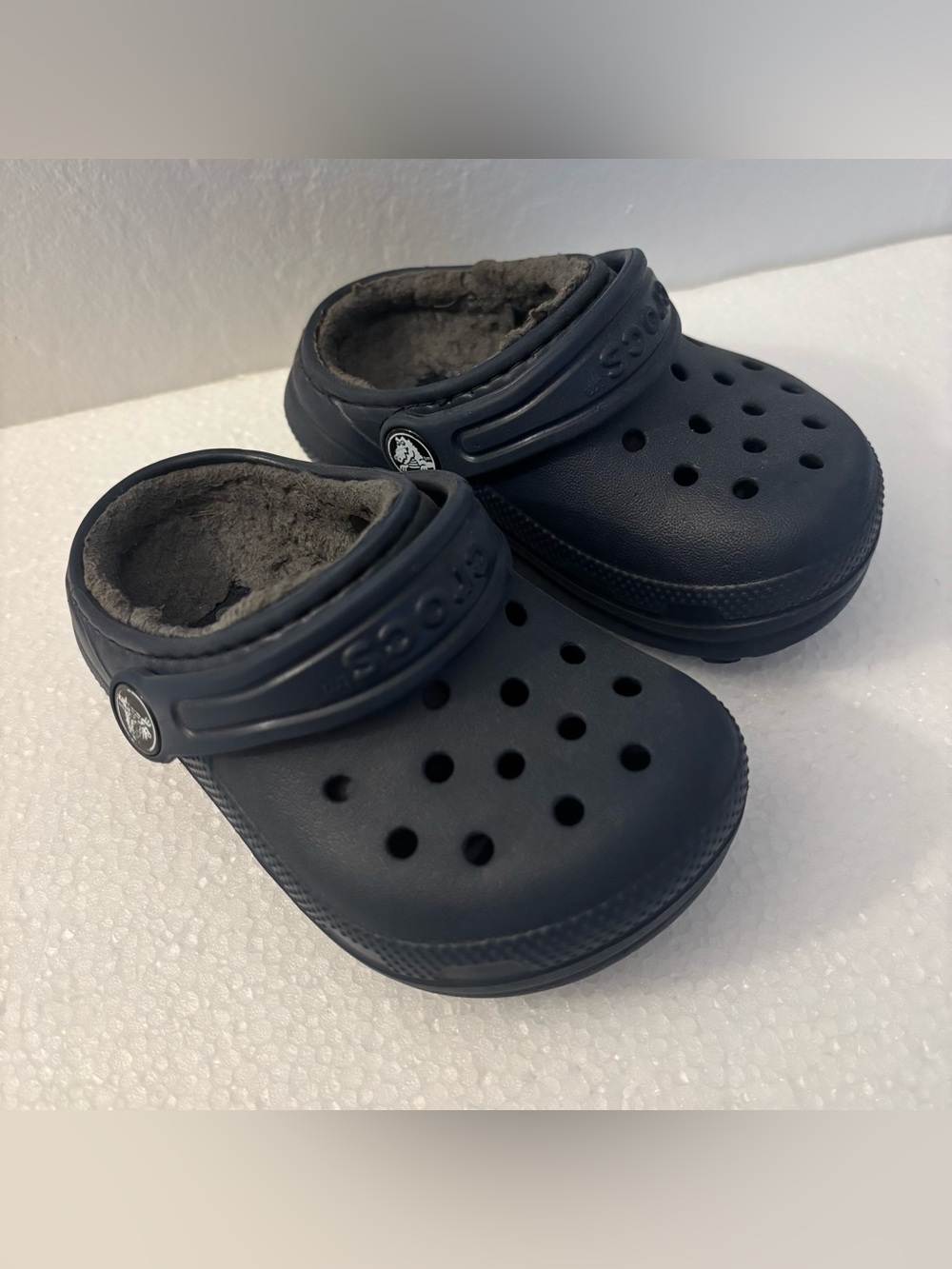 CROCS Kids Navy Faux-Fur Lined Clogs Size C6